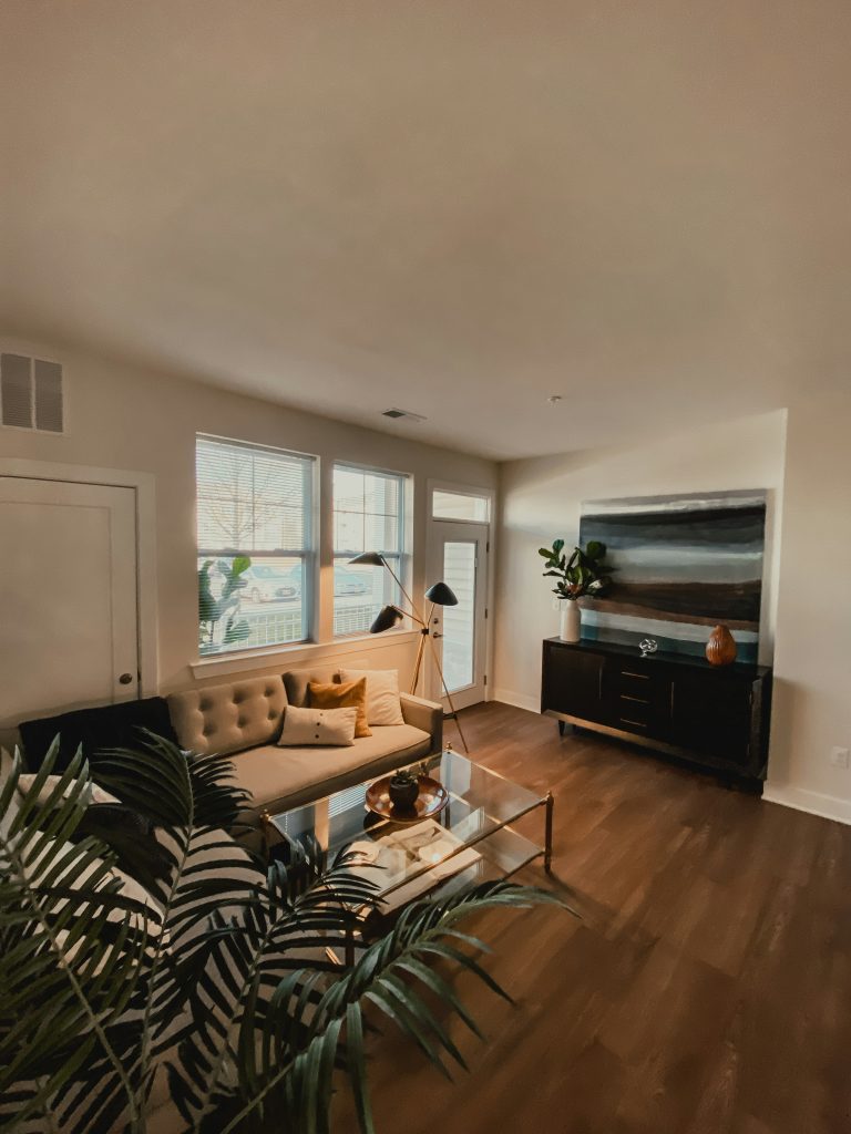 small apartment decorating ideas space-saving decor tips best decor for small spaces