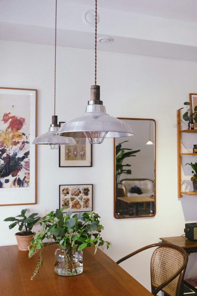 Discover easy tips to mix vintage and modern decor effortlessly. Create a beautiful, timeless space with our expert interior design guide.